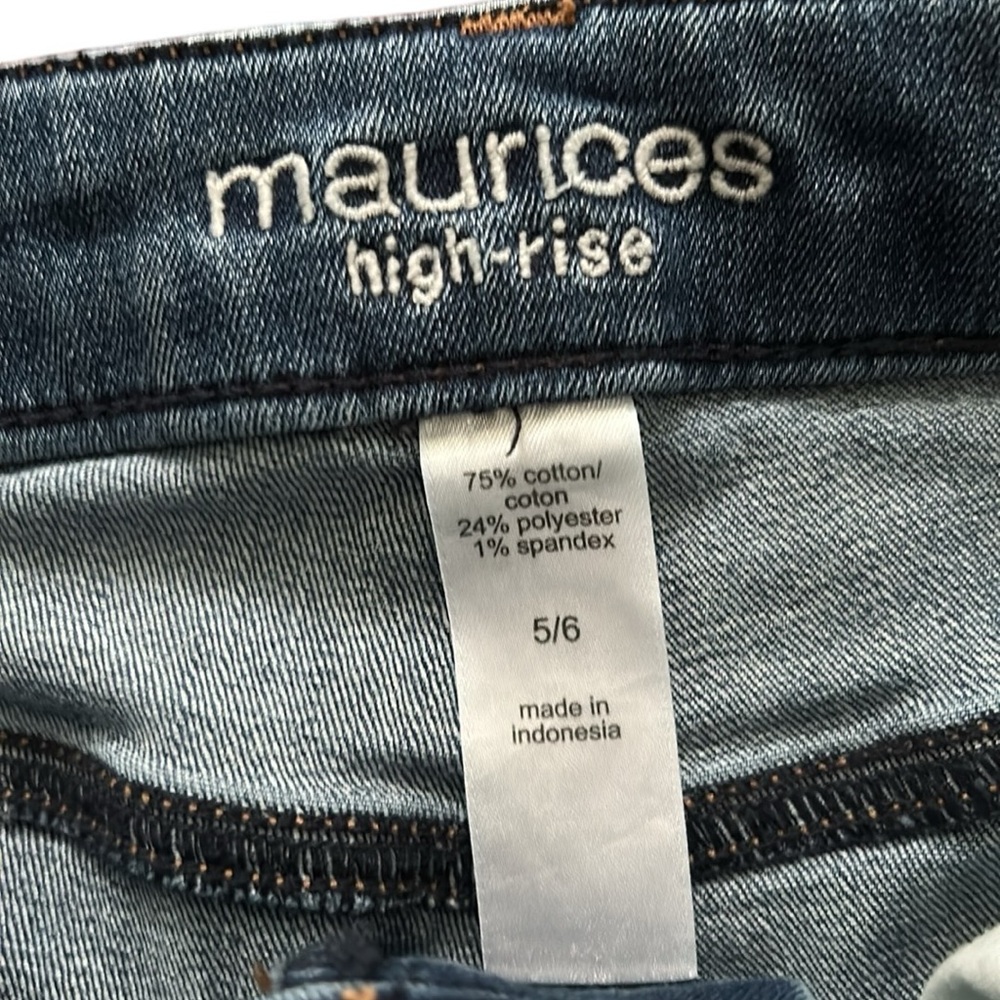 Maurices Women's High Rise Blue Jeans with Pink Floral Denim Design Size 5/6 - Picture 5 of 6
